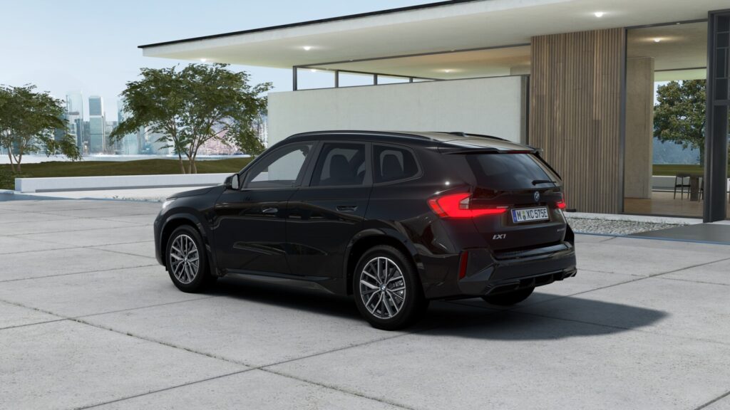 iX1 xDrive30 M Sport ブラック・サファイアの画像1