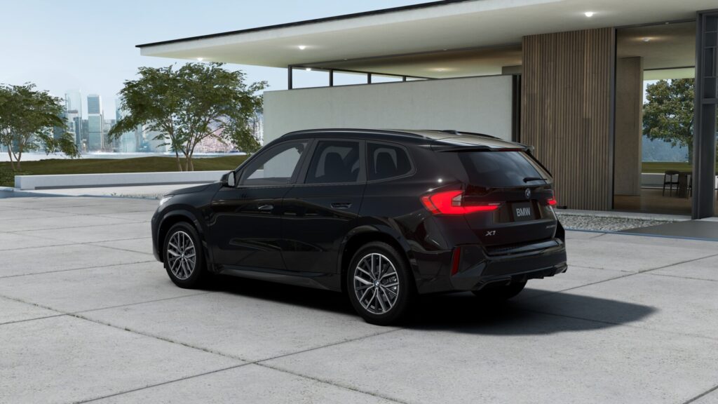 X1 xDrive20d M Sport ブラック・サファイアの画像1