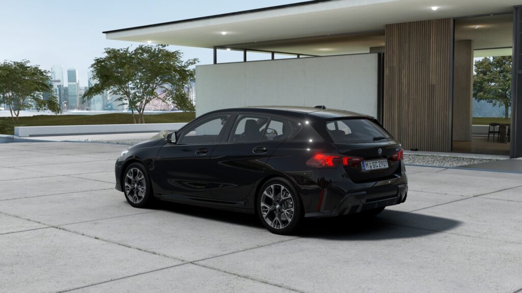 120 M Sport ブラック・サファイアの画像1