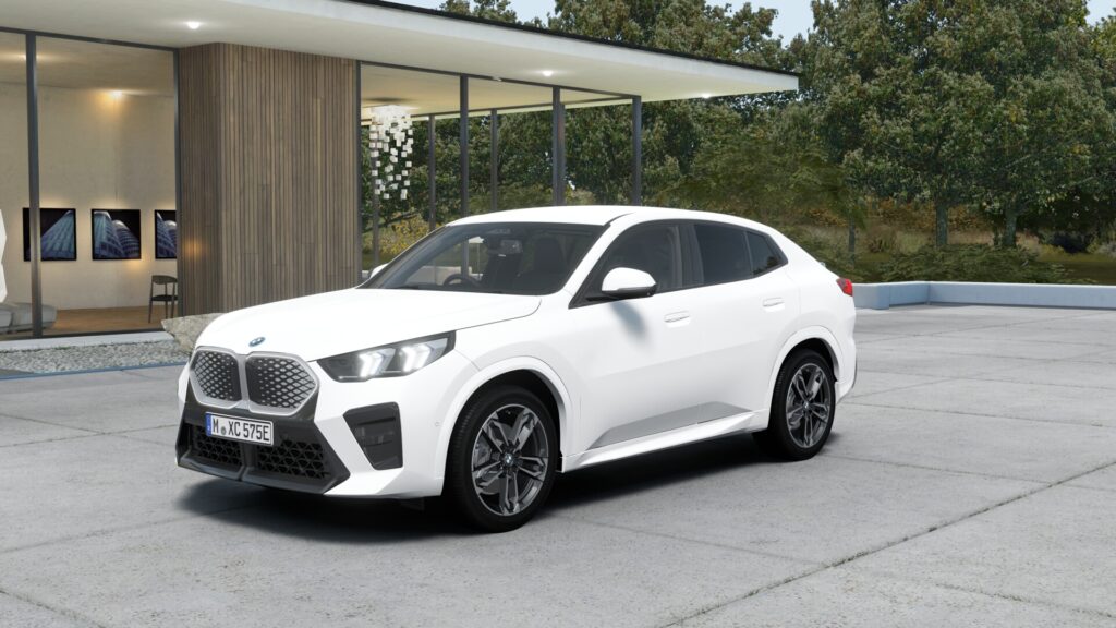 iX2 xDrive30 M Sport アルピン・ホワイト 19インチ ブラック スタイリング871M ヴァーネスカ・レザー ブラック