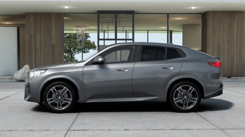 X2 xDrive20d M Sport スカイスクレイパー・グレー 19インチ ブラック サンルーフの画像2