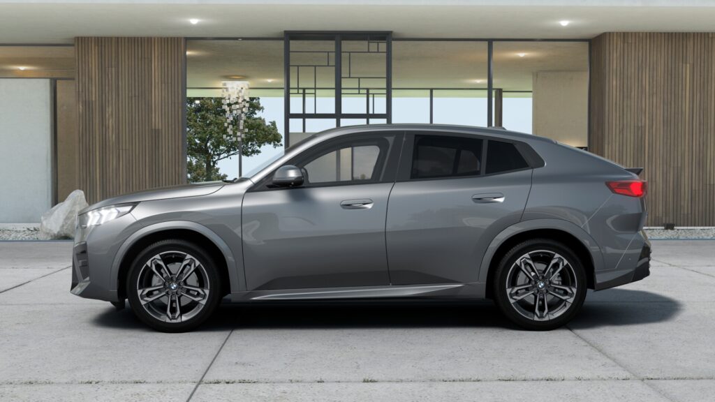 X2 xDrive20d M Sport スカイスクレイパー・グレー 19インチ ブラックの画像2