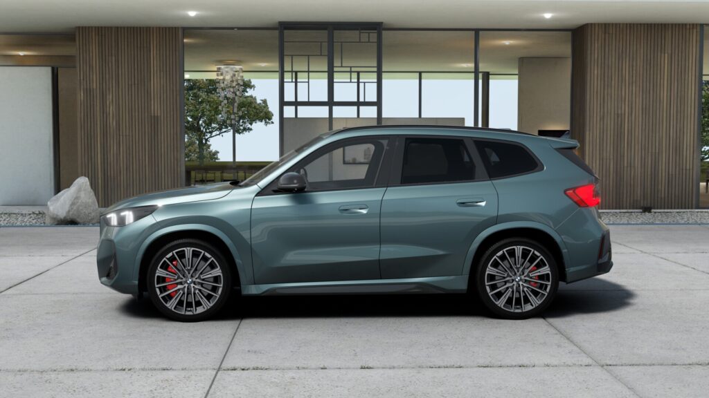 X1 xDrive20d M Sport ケープ・ヨーク・グリーン 20インチ ブラック M スポーツ・パッケージ・プロ スタイリング869I M アルカンタラ/ヴェガンザ・コンビネーション ブラック(ブルー・ステッチ付)の画像2