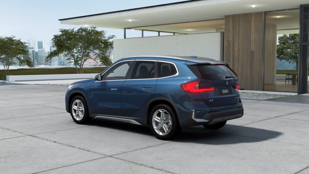 X1 xDrive20d xLine ナイト・ダスク・ブルー 18インチの画像1