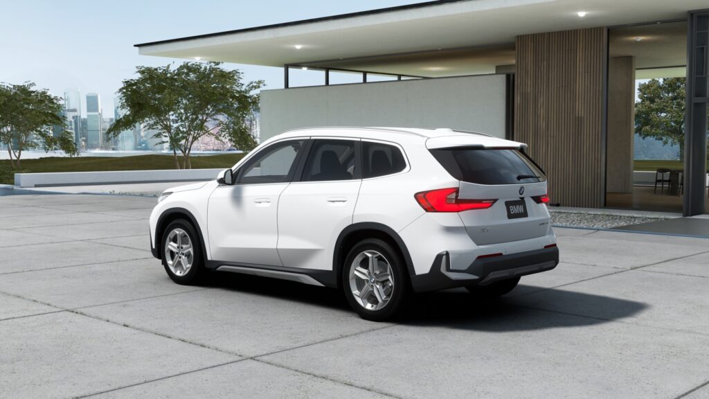 X1 xDrive20d M Sport アルピン・ホワイト 18インチ ブラックの画像1