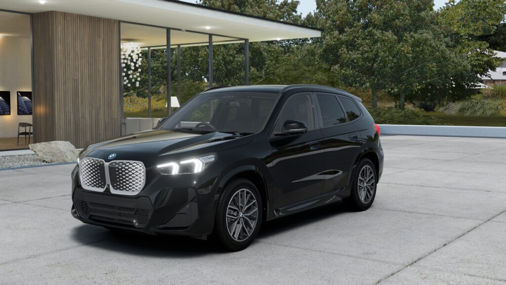 iX1 xDrive30 M Sport ブラック・サファイア 18インチ スタイリング838M ヴァーネスカ・レザー ブラック