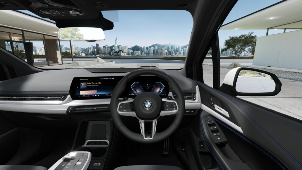 218i アクティブ ツアラー M Sport アルピン・ホワイト 17インチ ブラック スタイリング834M M アルカンタラ/ヴェガンザ・コンビネーション ブラック(ブルー・ステッチ付)の画像3