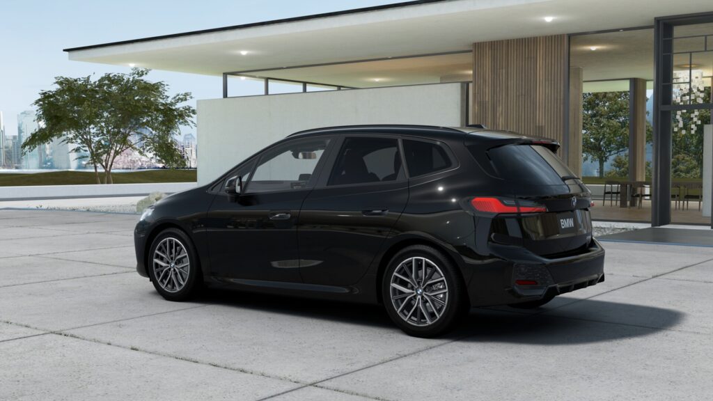 218d アクティブツアラー M Sport ブラック・サファイア 18インチ カスタネアの画像1