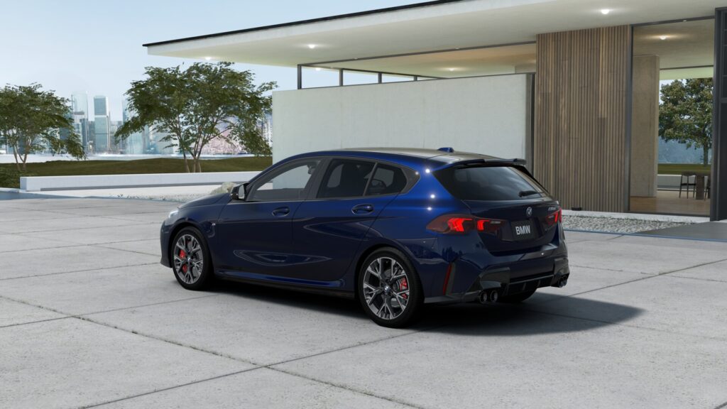 M135 xDrive BMW Individual タンザナイト・ブルーの画像1