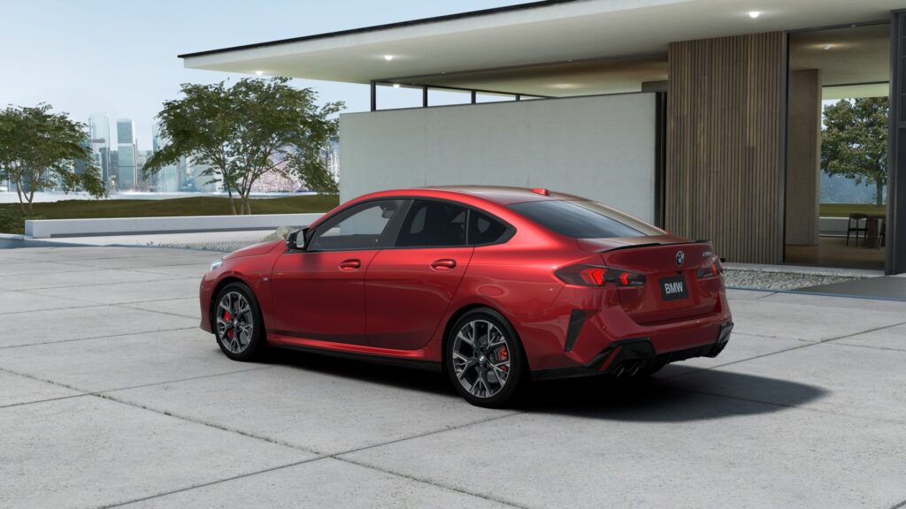 M235 xDrive グランクーペ ファイヤー・レッドの画像1