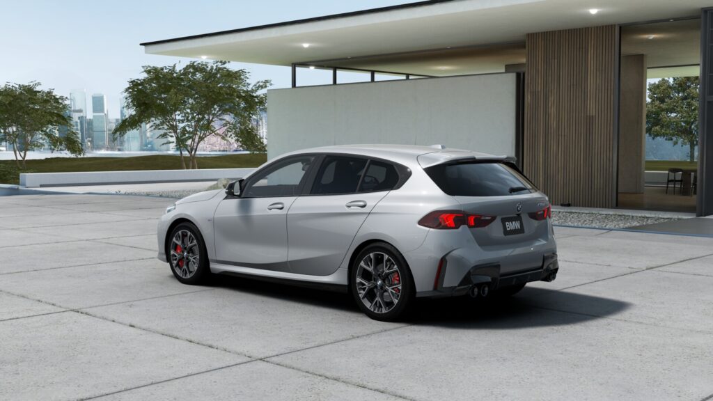 M135 xDrive M ブルックリン・グレー 18インチ コーラル・レッドの画像1