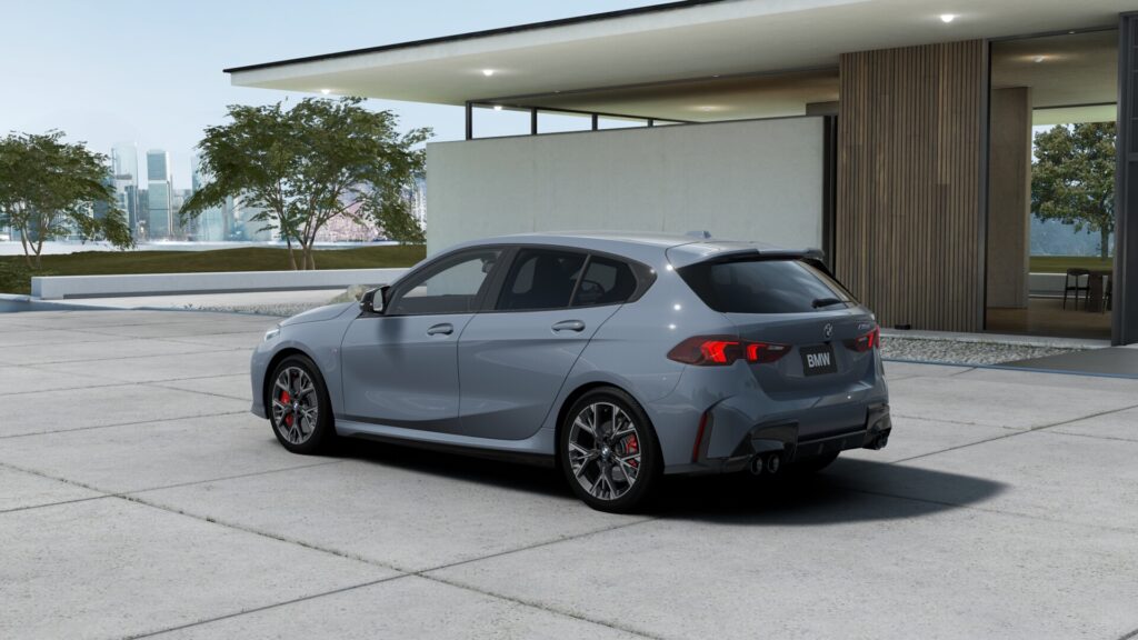 M135 xDrive BMW Individual ストーム・ベイの画像1