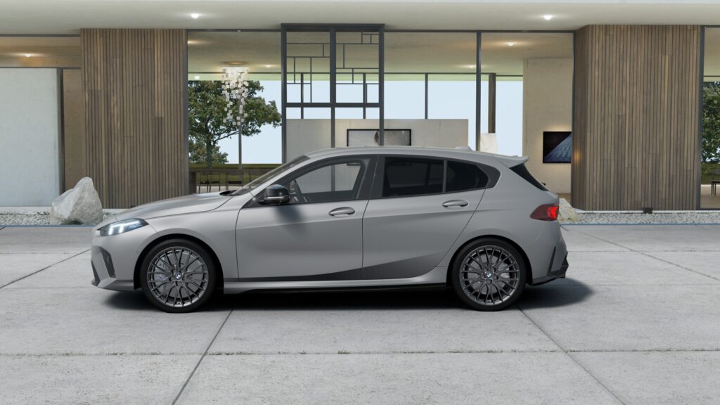 M135 xDrive BMW Individual フローズン・ピュア・グレーの画像2