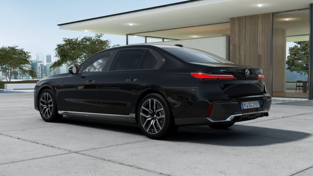 740d xDrive M Sport ブラック・サファイアの画像1