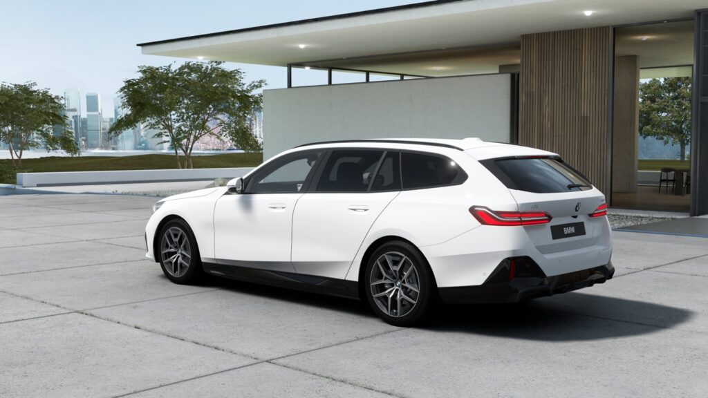 i5 eDrive40 ツーリング M Sport アルピン・ホワイトの画像1