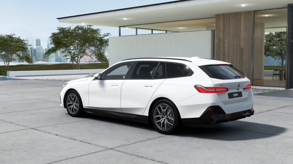 523d xDrive ツーリング M Sport アルピン・ホワイト 19インチ ブラックの画像1