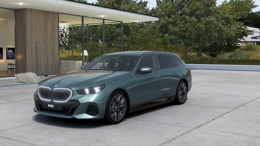 523d xDrive ツーリング M Sport ケープ・ヨーク・グリーン