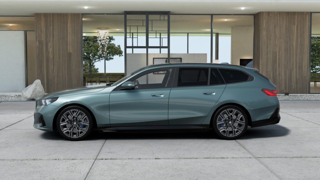 523d xDrive ツーリング M Sport ケープ・ヨーク・グリーンの画像2