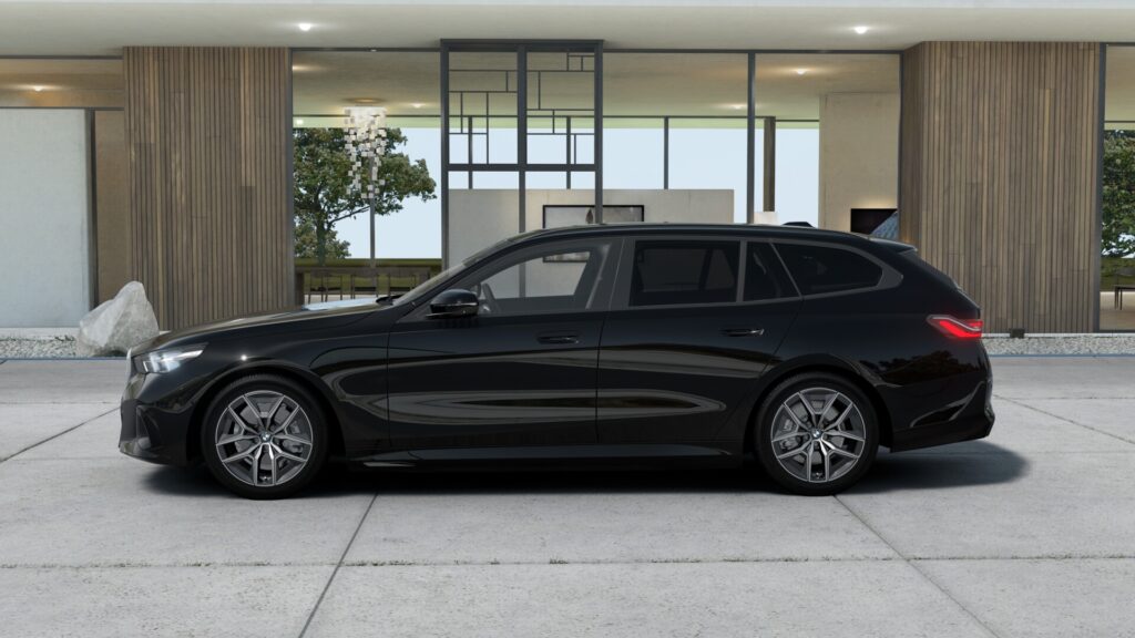 523d xDrive ツーリング M Sport ブラック・サファイア 19インチの画像2