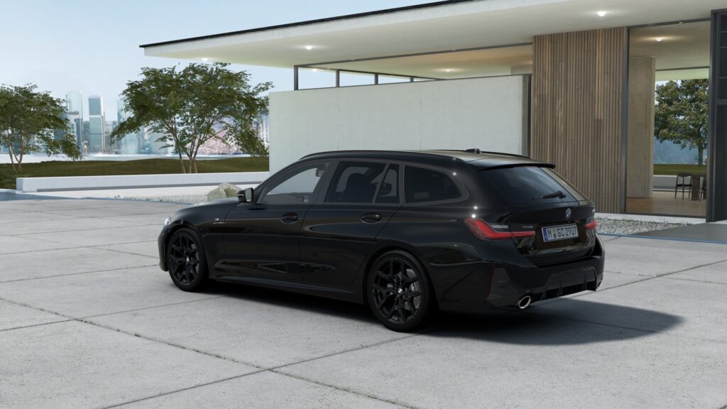 318i ツーリング M Sport ブラック・サファイアの画像1